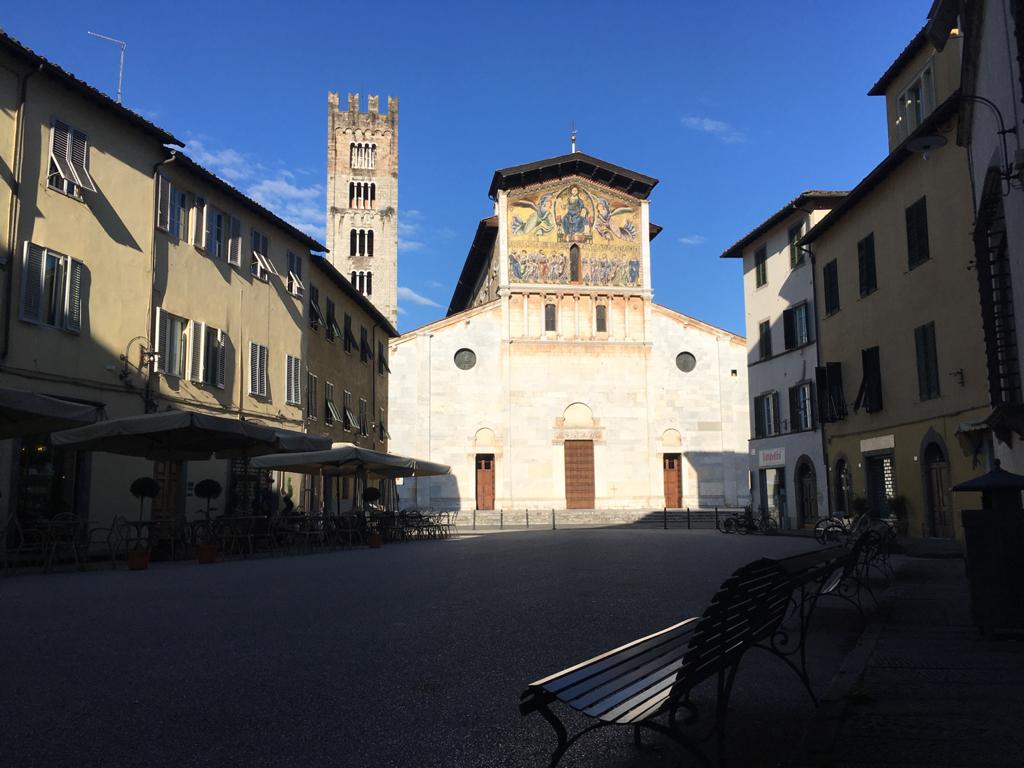 Piazza San Frediano vuota